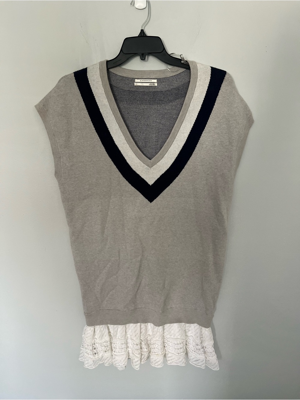 NWOT -Anthropologie V-Neck Sleeveless Sweater w/ lacy trim. Adorbs! - Picture 2 of 7